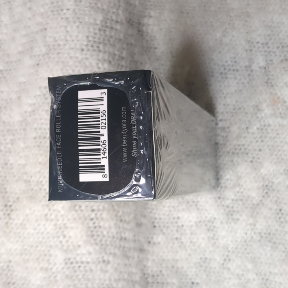 Beauty by ORA Silver Deluxe Microneedle Roller (0.25mm), One Skincare Tool - Picture 5 of 13